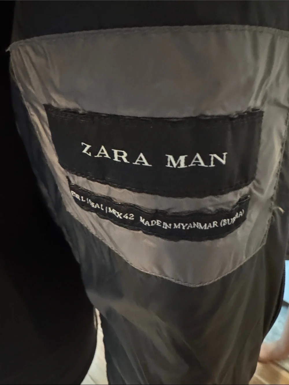 Zara Men's Quilted Puffer Jacket in Taupe Gray